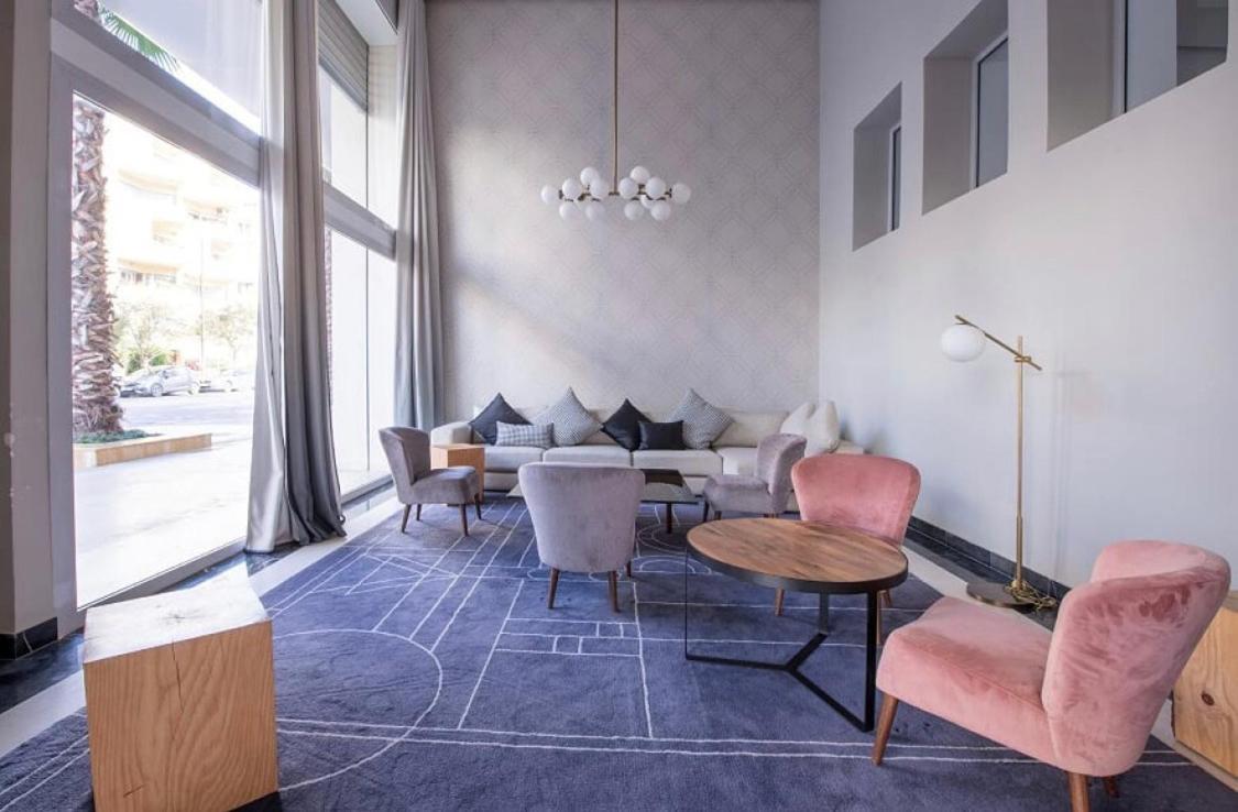Luxury One Bedroom - Location Apartment *